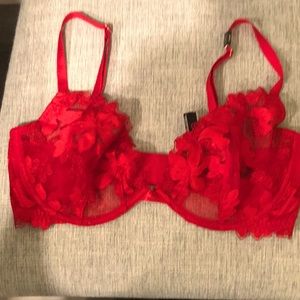 NWT VS Bra size 34-DD
